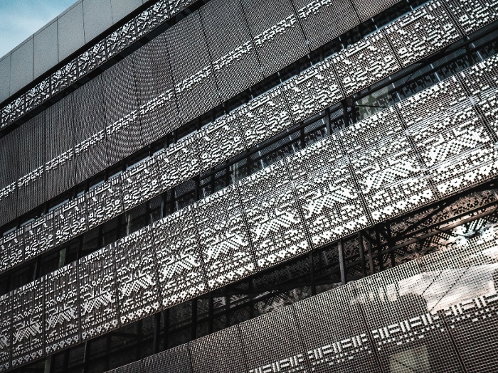 Image 1: Detail from the pixelated lattice screen on the façade of the Museum of Ethnography. Photo: László Incze