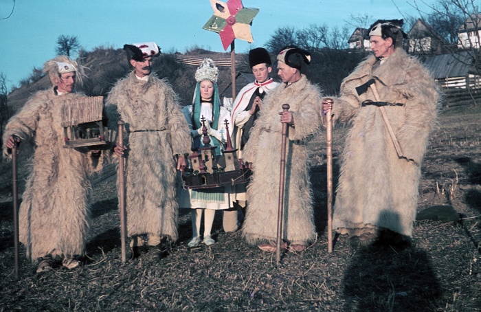 Betlehemes játék. Fotó: Kántor Géza, 1942, Lövéte, színes diapozitív, Néprajzi Múzeum; D 4630