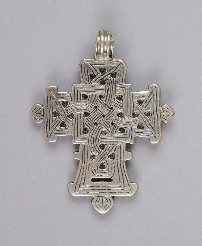 Cross pendant NM 67.76.36. Photo by Krisztina Sarnyai