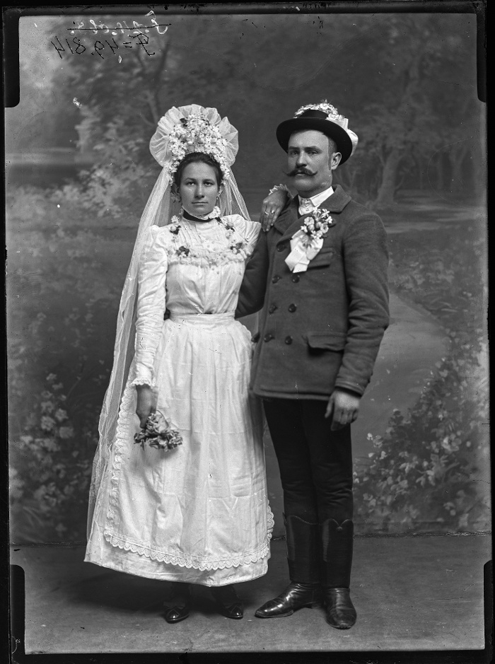 Esküvő alkalmával készült felvétel, Cegléd, üvegnegatív, 12x16 cm, Mózer Aladár és Rudda Imre felvétele (?), 1919 körül (?), Néprajzi Múzeum, F 49814